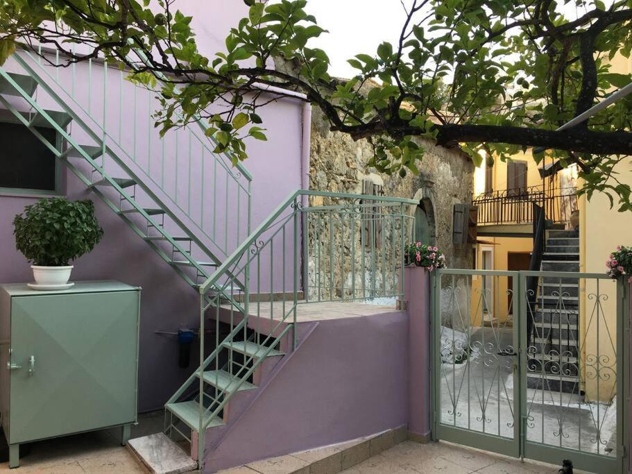 Siora Nina Charming Stone House Near Agios Gordios Holiday home Sinarades